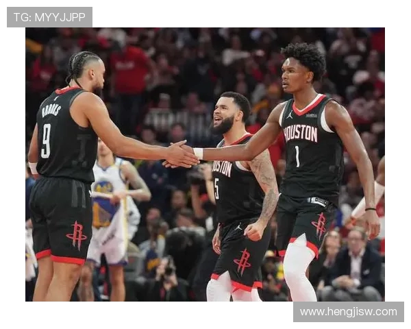 开拓者鏖战火箭激烈交锋双方新星闪耀全场上演巅峰对决