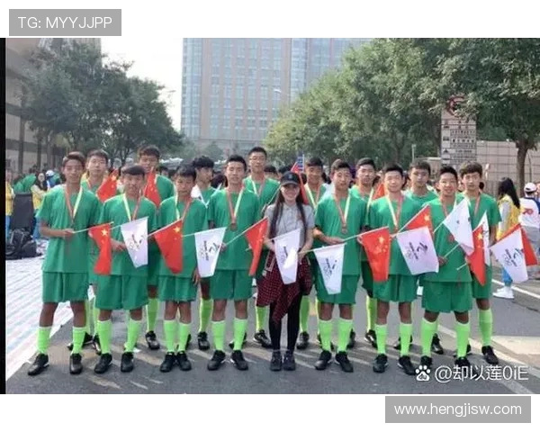 武汉三镇强强对决展现顶级足球魅力 两队激烈较量为球迷带来精彩视觉盛宴