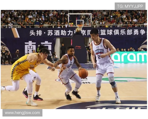 南京同曦主场鏖战北京北汽两队激烈对攻上演精彩篮球盛宴 南京同曦主场鏖战北京北汽两队激烈对攻上演精彩篮球盛宴